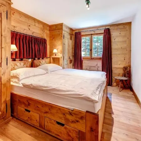 Unique Location ! Chalet In - *